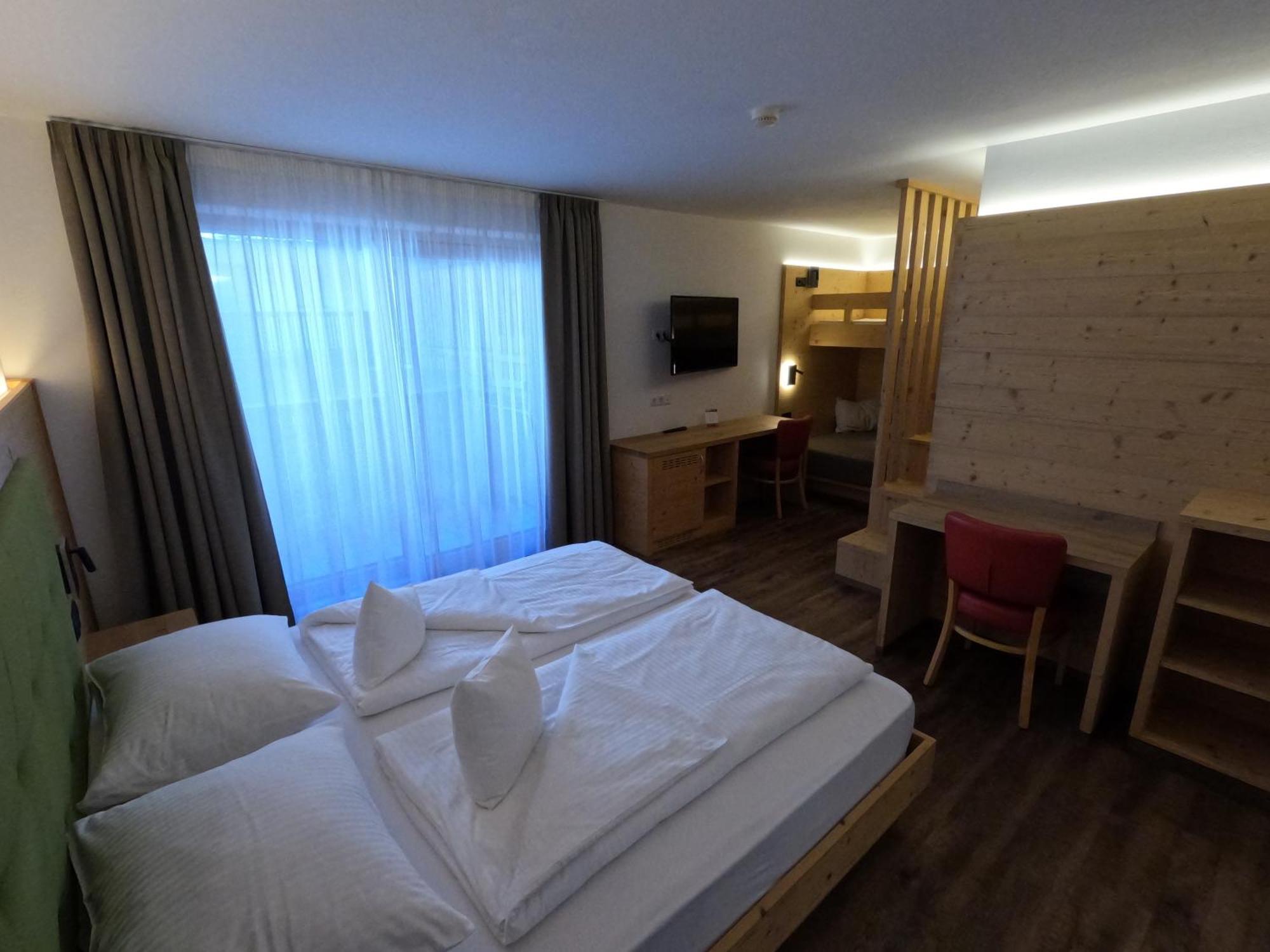 Hotel Mirabel San Vigilio Di Marebbe Ruang foto